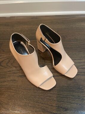 Via Spiga Blush Beige Open-Toe Block Heel Sandals size 7.5/37.5